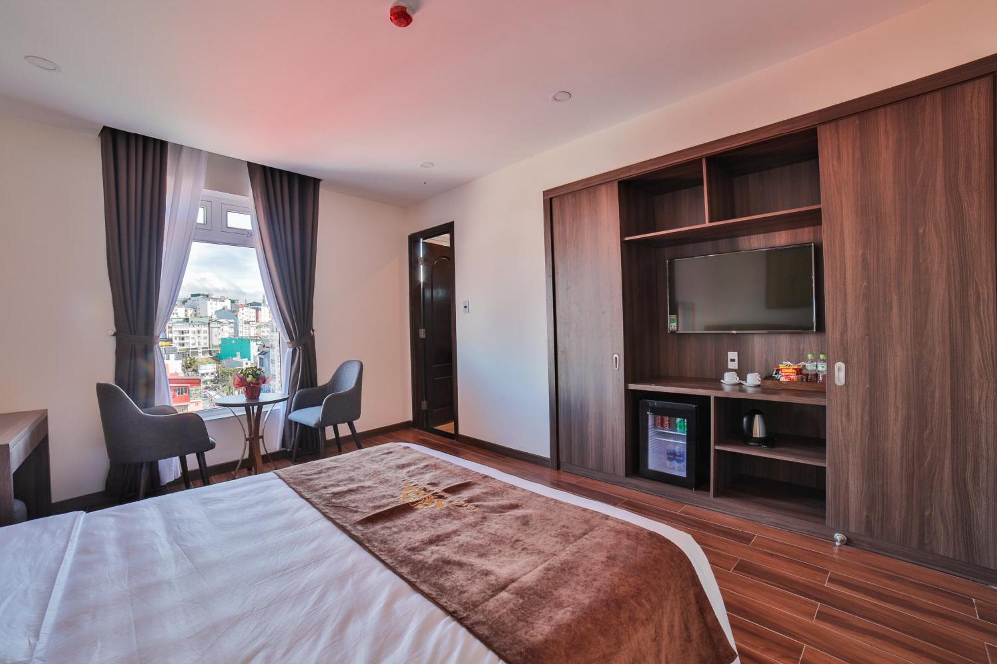 Paradise Hotel 3*